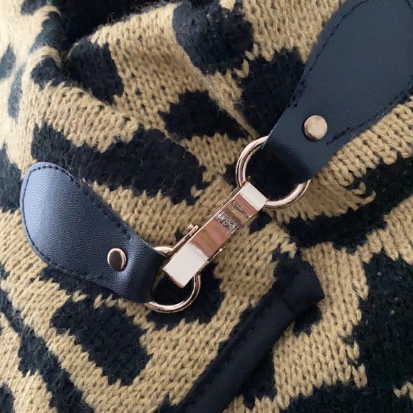 NWOT Leopard knit sweater / cape with clasp. One size fits most. - Picture 6 of 12